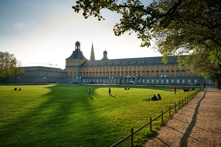 Hauptgebäude Sunset