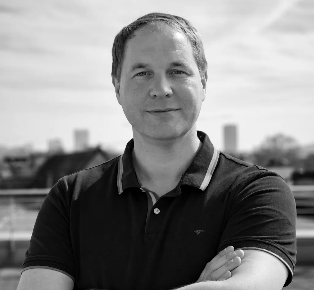 Burhop Porträt_Klein.webp